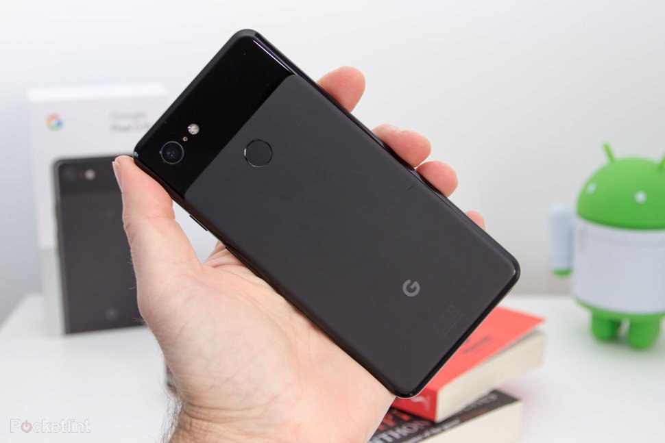 Tampilan Tampak Belakang Google Pixel 3 Berwarna Hitam